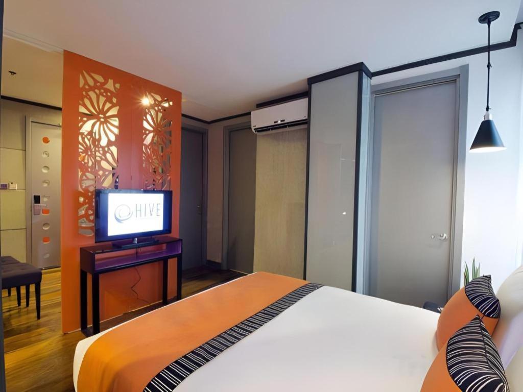 Hive Hotel Кесон-Сити Экстерьер фото