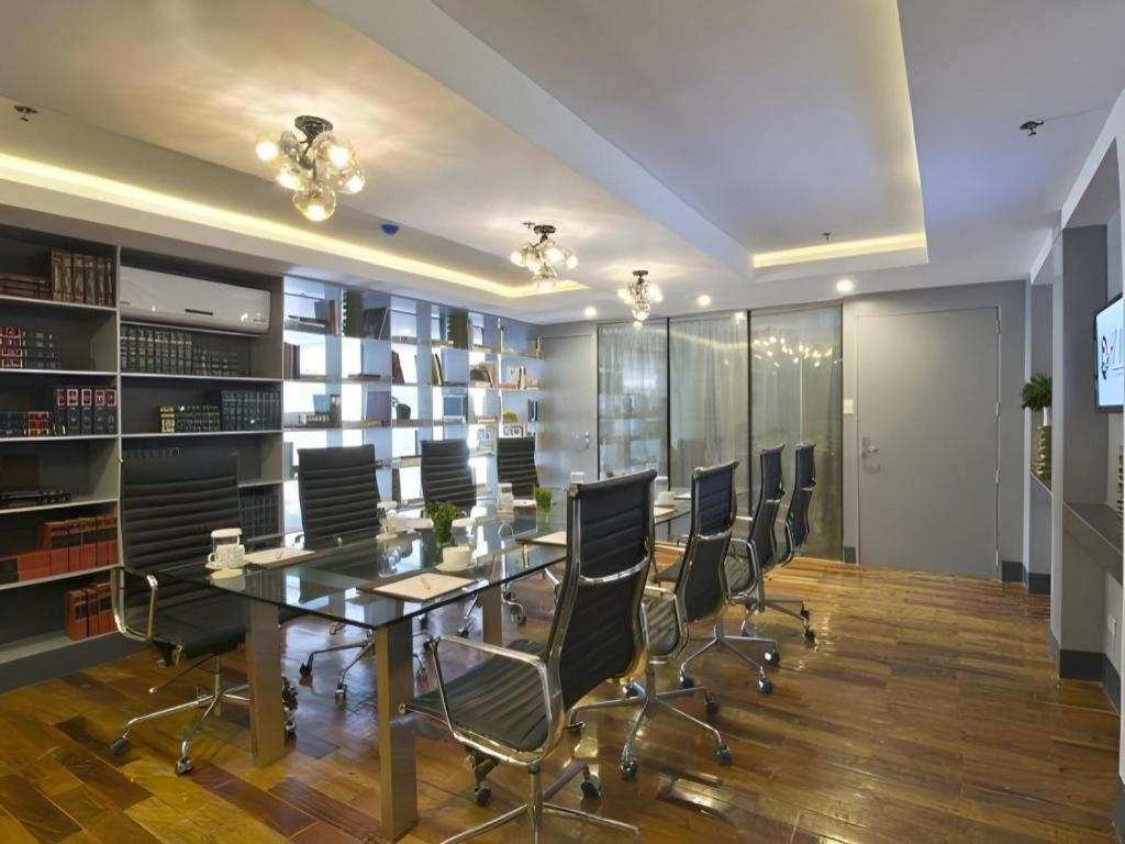 Hive Hotel Кесон-Сити Экстерьер фото