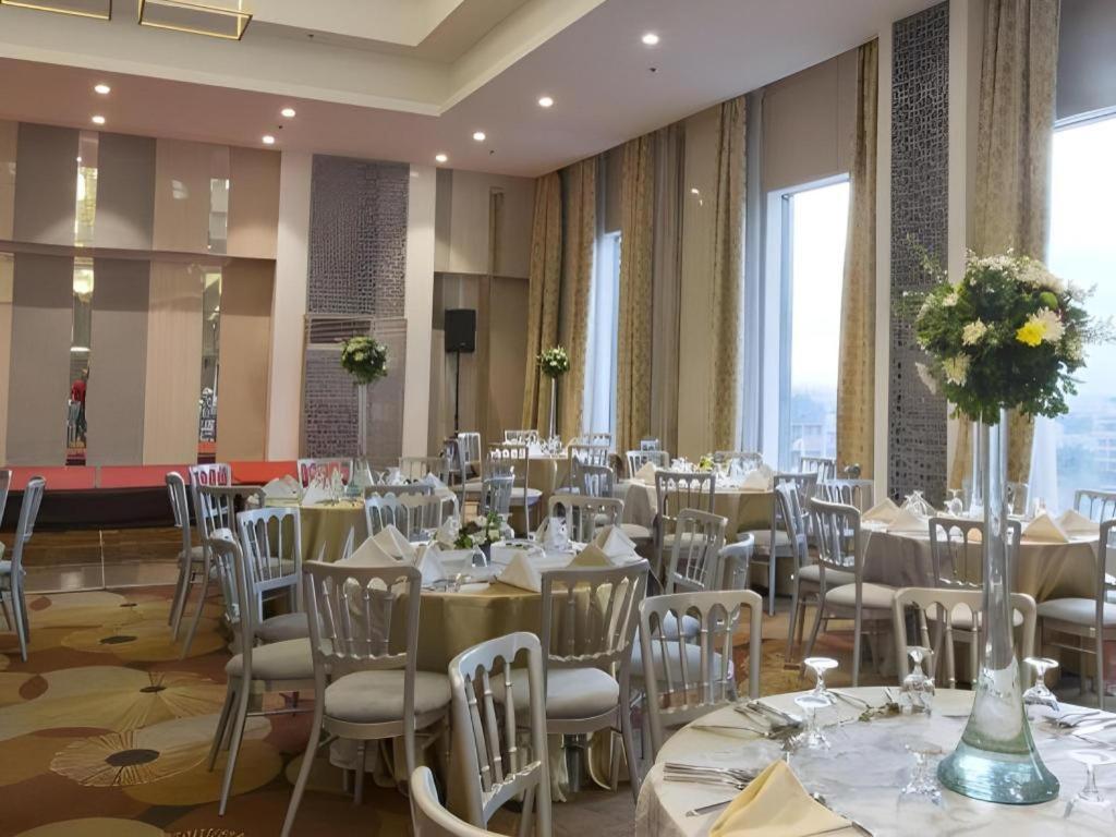 Hive Hotel Кесон-Сити Экстерьер фото