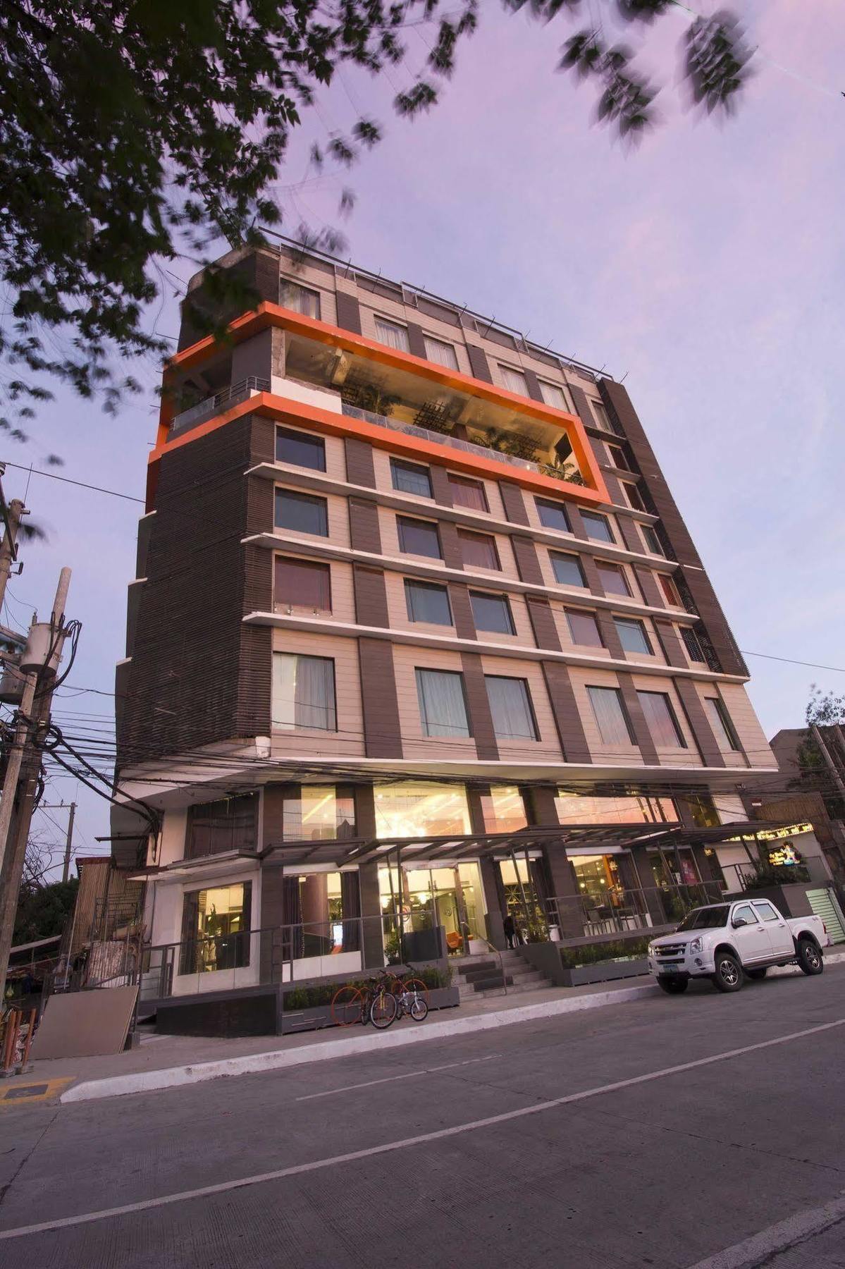 Hive Hotel Кесон-Сити Экстерьер фото
