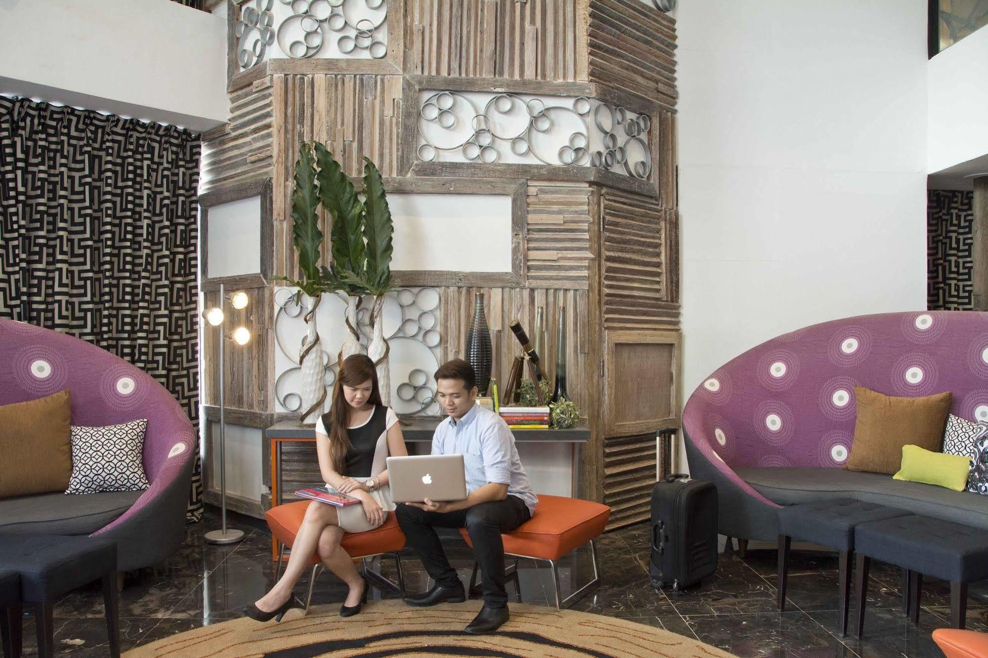 Hive Hotel Кесон-Сити Экстерьер фото