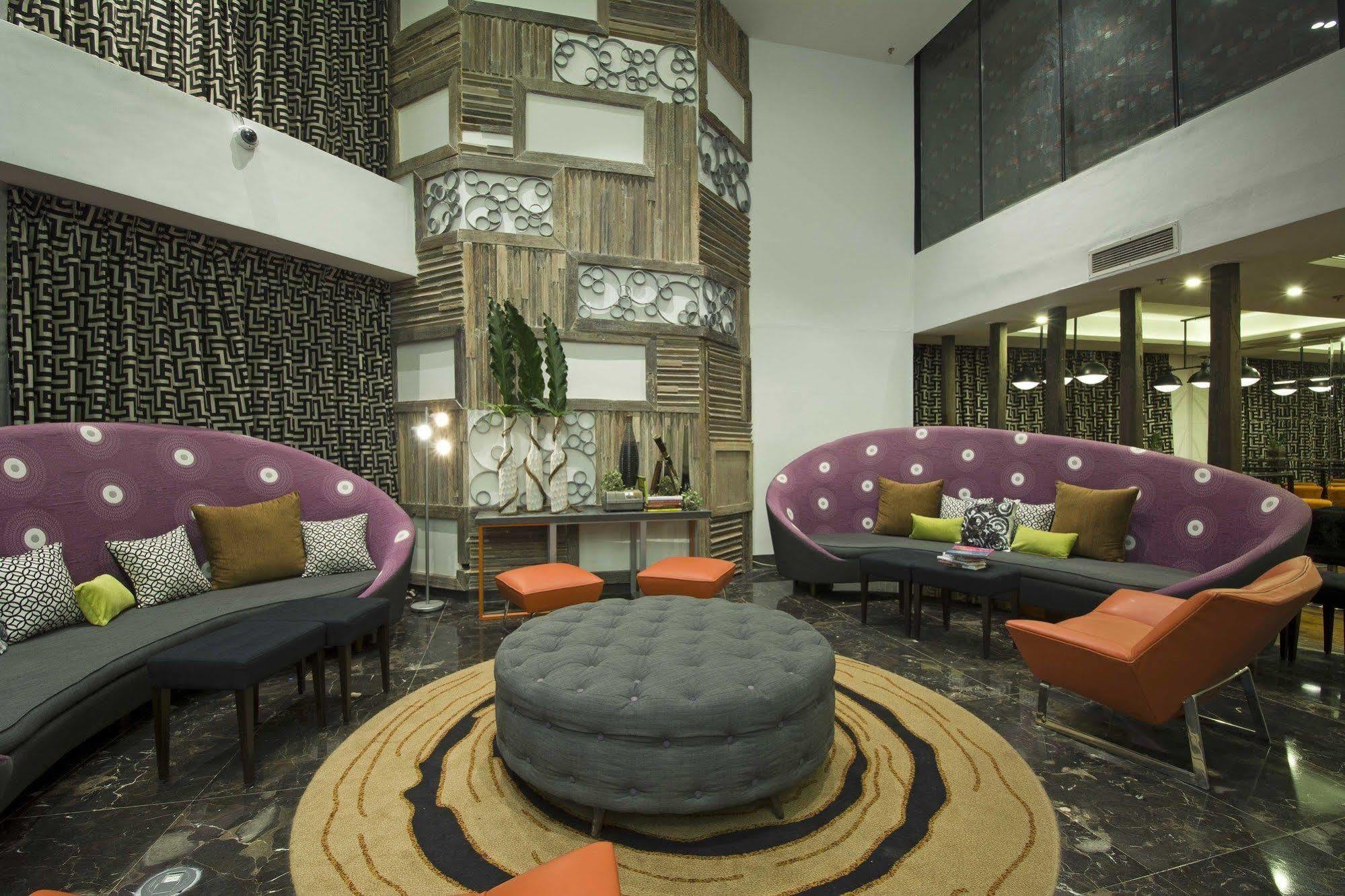 Hive Hotel Кесон-Сити Экстерьер фото