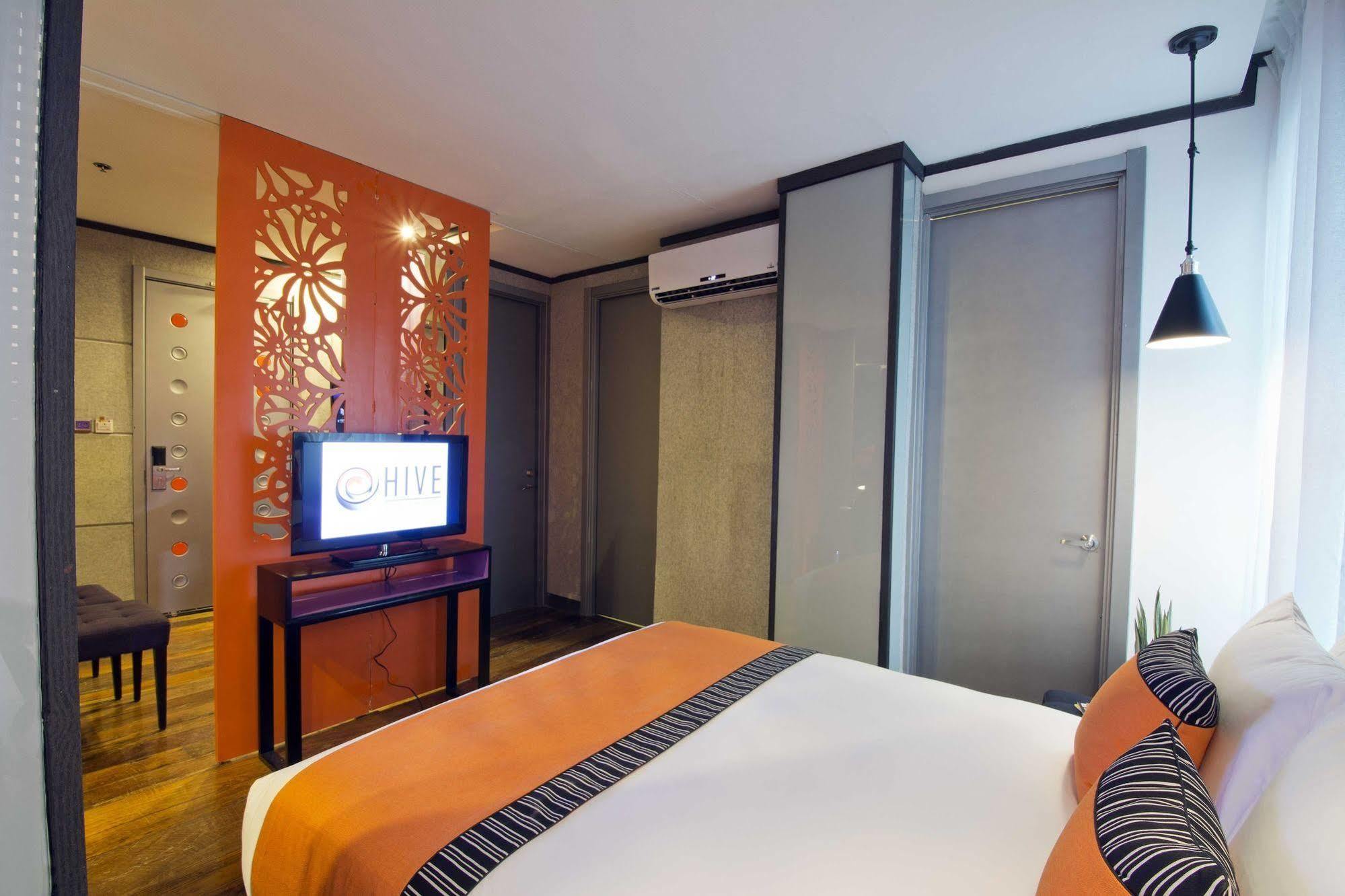 Hive Hotel Кесон-Сити Экстерьер фото