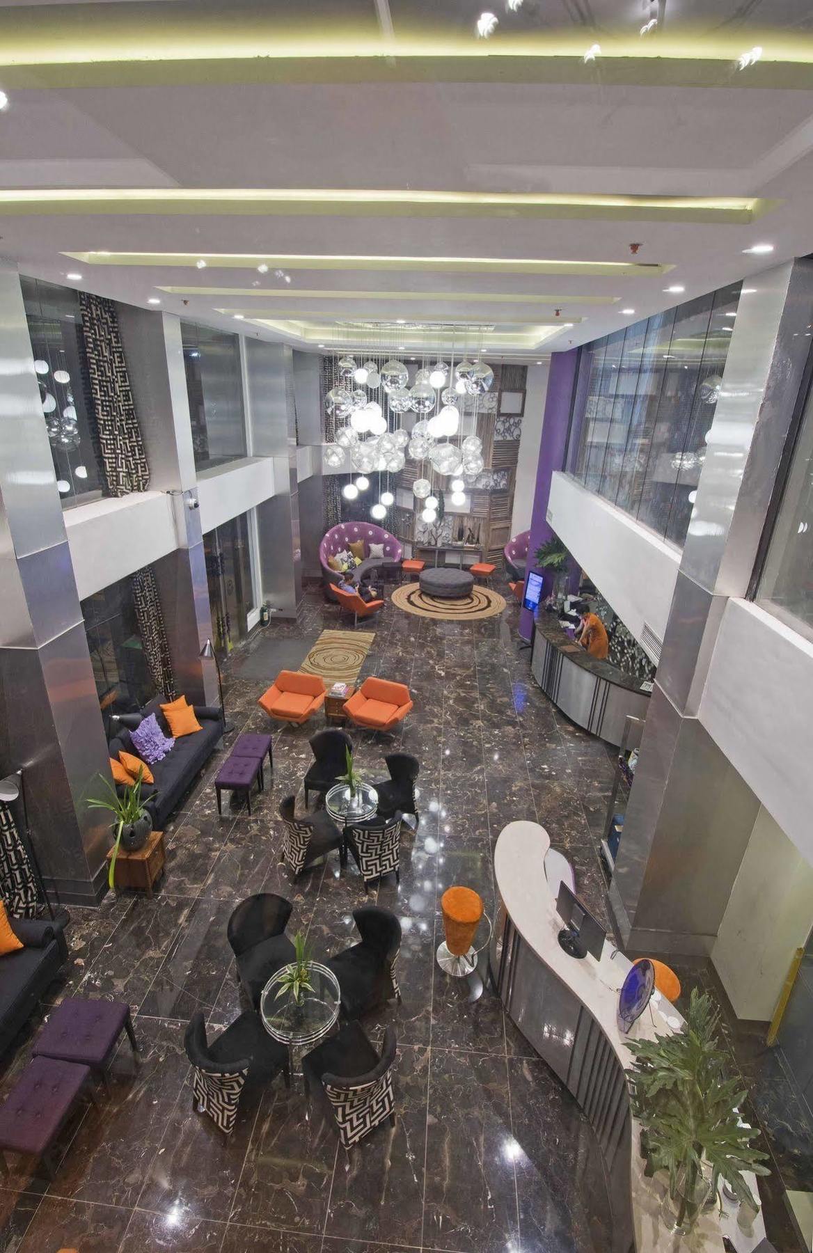 Hive Hotel Кесон-Сити Экстерьер фото